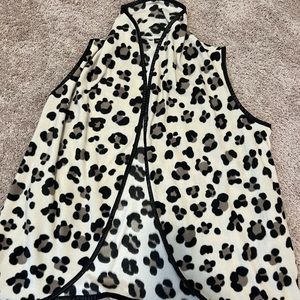 Simply Southern sleeveless cardigan/vest size XL with pockets NWT